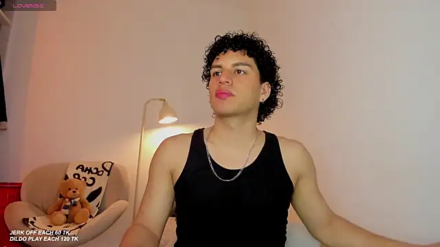 Snapshot of Curlblue chatting on 4, 11, 2025 Curlblue online show from 4, 11, 2025