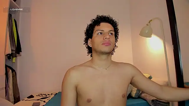 Snapshot of Curlblue chatting on 5, 12, 2025 Curlblue online show from 5, 12, 2025