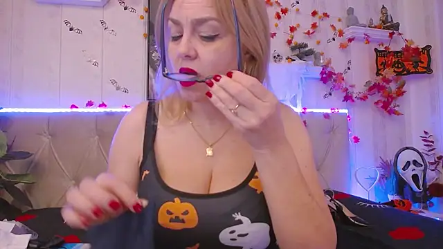 LadyJeen online show from 1, 11, 2025