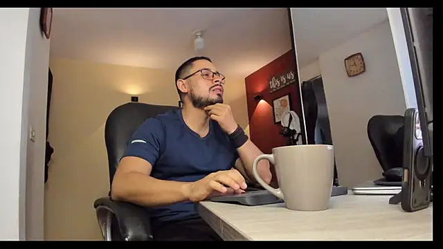 Snapshot of thesexlawyer1 chatting on 17, 12, 2025 thesexlawyer1 online show from 17, 12, 2025