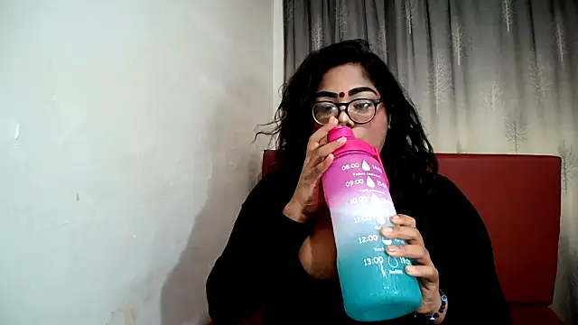 Snapshot of Indian_Lola00 chatting on 6, 2, 2025 Indian Lola00 online show from 6, 2, 2025