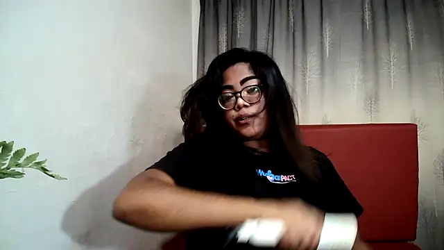 Snapshot of Indian_Lola00 chatting on 14, 2, 2025 Indian Lola00 online show from 14, 2, 2025