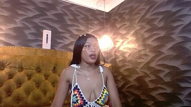 Snapshot of CrystalBrooke3x chatting on 27, 9, 2025 CrystalBrooke3x online show from 27, 9, 2025