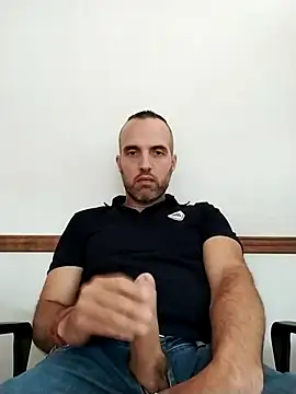 Snapshot of leon3875 chatting on 6, 1, 2025 leon3875 online show from 6, 1, 2025