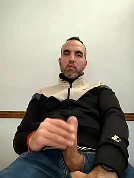 Snapshot of leon3875 chatting on 10, 9, 2025 leon3875 online show from 10, 9, 2025