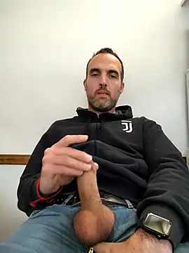 Snapshot of leon3875 chatting on 15, 10, 2025 leon3875 online show from 15, 10, 2025