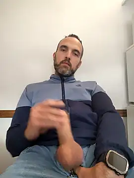 Snapshot of leon3875 chatting on 5, 12, 2025 leon3875 online show from 5, 12, 2025