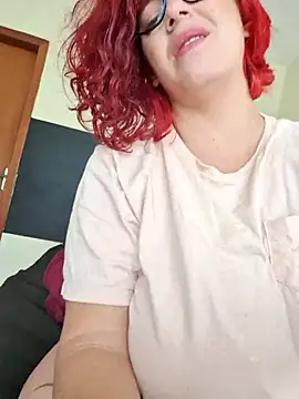 Snapshot of Escarlate4you_ chatting on 7, 6, 2026 Escarlate4you online show from 7, 6, 2026
