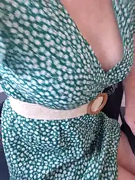 Snapshot of PetiteBrunette4 chatting on 26, 5, 2026 PetiteBrunette4 online show from 26, 5, 2026