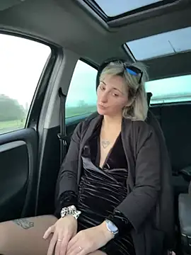 Snapshot of sexy_blondie92 chatting on 1, 2, 2025 sexy blondie92 online show from 1, 2, 2025