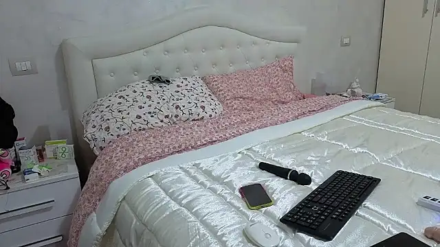 sexy blondie92 online show from 12, 1, 2026