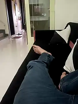 Snapshot of HeftyTheory7 chatting on 6, 11, 2025 HeftyTheory7 online show from 6, 11, 2025