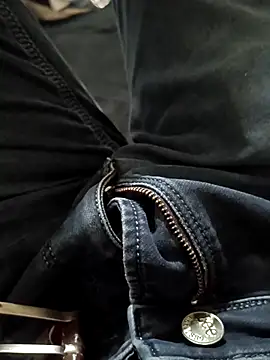 Snapshot of HeftyTheory7 chatting on 19, 11, 2025 HeftyTheory7 online show from 19, 11, 2025