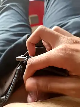 Snapshot of HeftyTheory7 chatting on 3, 12, 2025 HeftyTheory7 online show from 3, 12, 2025