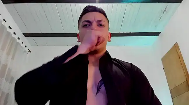 Snapshot of aquiles_51 chatting on 5, 2, 2025 aquiles 51 online show from 5, 2, 2025