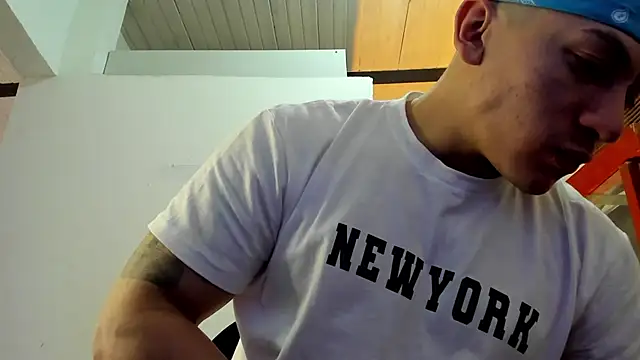 Snapshot of aquiles_51 chatting on 12, 9, 2025 aquiles 51 online show from 12, 9, 2025