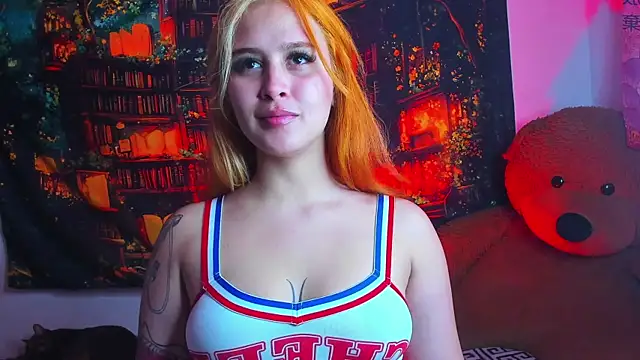 Snapshot of Elena-Rosse chatting on 18, 11, 2025 Elena-Rosse online show from 18, 11, 2025