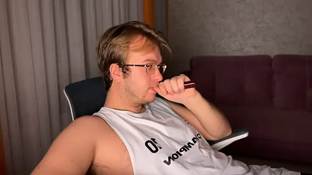 Snapshot of kiopiggy chatting on 28, 11, 2025 kiopiggy online show from 28, 11, 2025