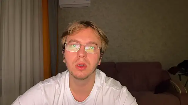 Snapshot of kiopiggy chatting on 29, 11, 2025 kiopiggy online show from 29, 11, 2025