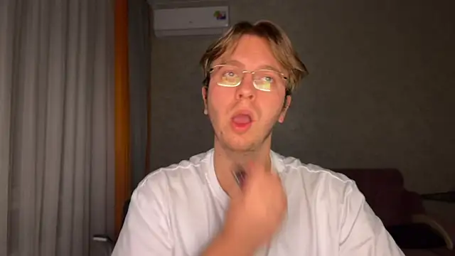 Snapshot of kiopiggy chatting on 30, 11, 2025 kiopiggy online show from 30, 11, 2025