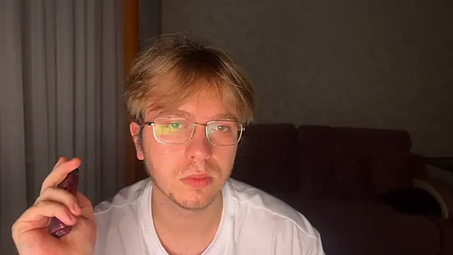 Snapshot of kiopiggy chatting on 2, 12, 2025 kiopiggy online show from 2, 12, 2025