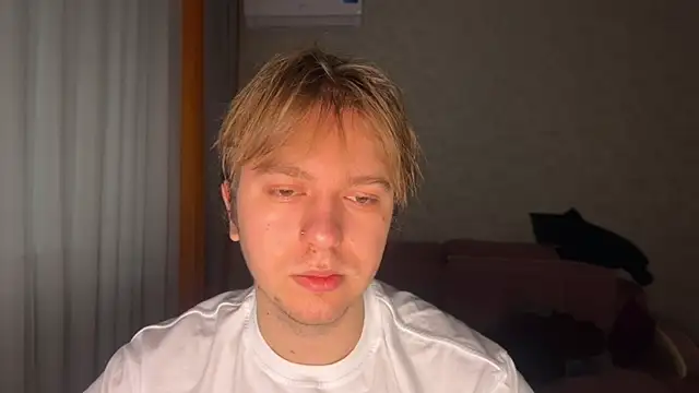 Snapshot of kiopiggy chatting on 19, 12, 2025 kiopiggy online show from 19, 12, 2025