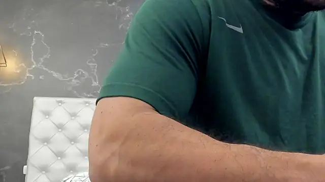 Snapshot of BruceDallas chatting on 18, 12, 2024 BruceDallas online show from 18, 12, 2024