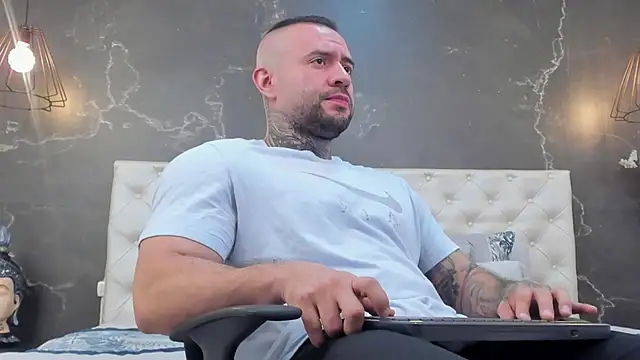 Snapshot of BruceDallas chatting on 11, 1, 2025 BruceDallas online show from 11, 1, 2025