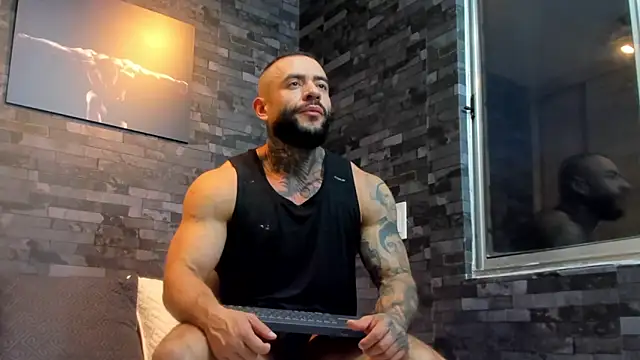 Snapshot of BruceDallas chatting on 5, 10, 2025 BruceDallas online show from 5, 10, 2025