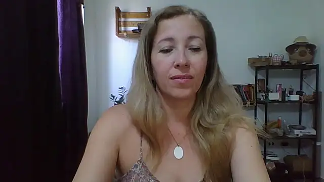 Snapshot of charlott_ponce chatting on 29, 4, 2026 charlott ponce online show from 29, 4, 2026