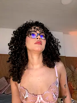 Snapshot of Lianh_Benett chatting on 23, 10, 2025 Lianh Benett online show from 23, 10, 2025