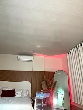 Snapshot of Lianh_Benett chatting on 15, 12, 2025 Lianh Benett online show from 15, 12, 2025