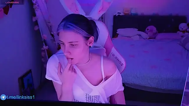 twicewetgirl online show from 19, 3, 2026