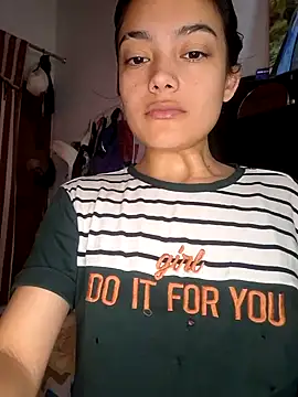 Snapshot of littlemelii chatting on 29, 12, 2024 littlemelii online show from 29, 12, 2024