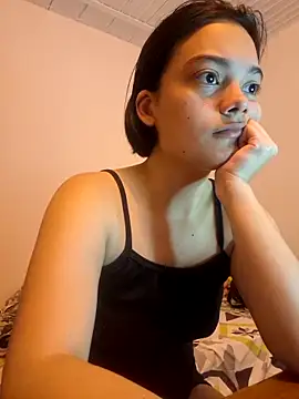 Snapshot of littlemelii chatting on 15, 12, 2025 littlemelii online show from 15, 12, 2025