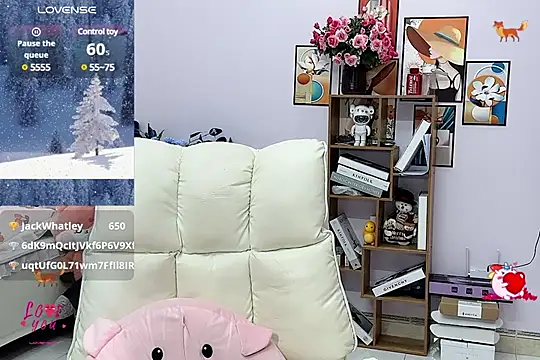 Snapshot of _LLisa_ chatting on 13, 2, 2025 LLisa online show from 13, 2, 2025