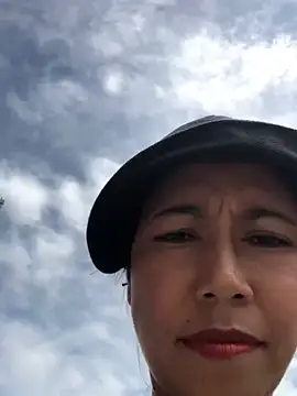 Snapshot of 2HotAsain4u chatting on 2, 12, 2024 2HotAsain4u online show from 2, 12, 2024