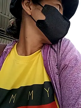 Snapshot of 2HotAsain4u chatting on 5, 3, 2025 2HotAsain4u online show from 5, 3, 2025