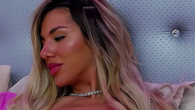 ClaraHazel online show from 2, 2, 2025