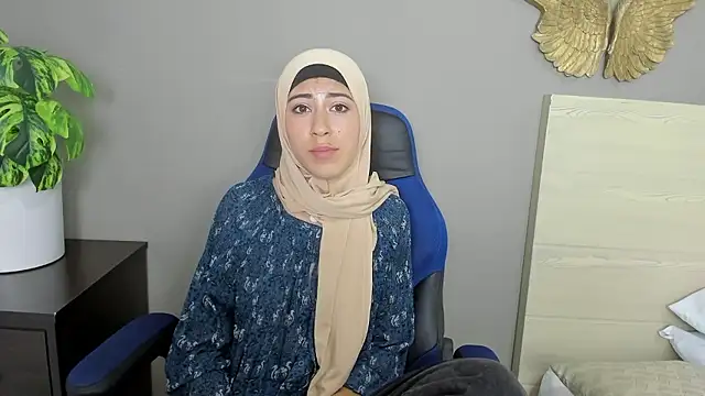 chaymae nah  online show from 6, 12, 2024