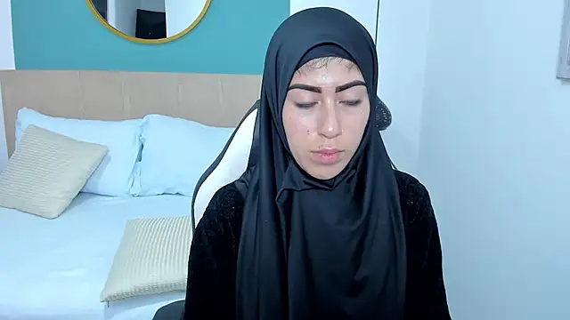 chaymae nah  online show from 9, 1, 2025