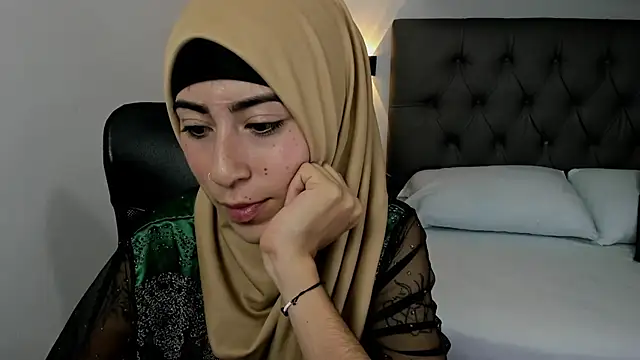 chaymae nah  online show from 17, 1, 2025