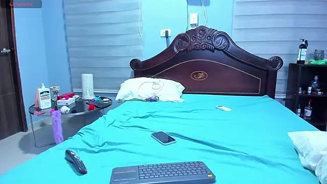 bella-black online show from 4, 3, 2025