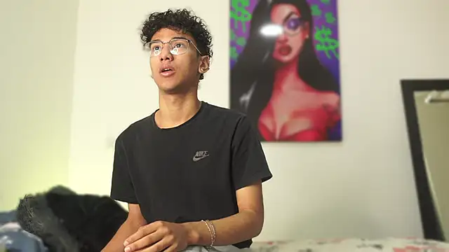 Snapshot of harrytwink18 chatting on 5, 12, 2024 harrytwink18 online show from 5, 12, 2024