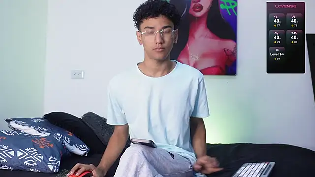 Snapshot of harrytwink18 chatting on 7, 1, 2025 harrytwink18 online show from 7, 1, 2025