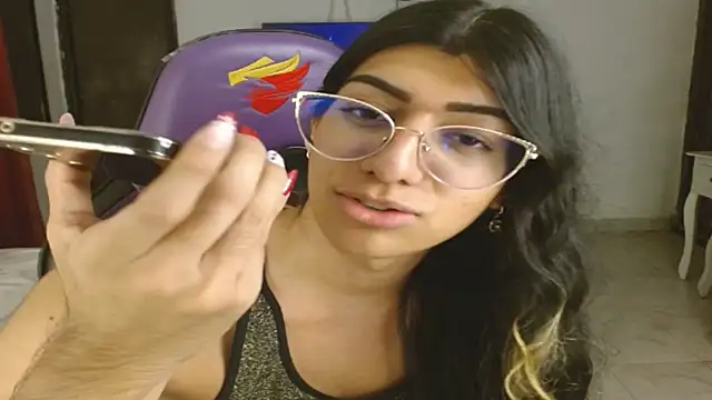 Snapshot of engielphoenis14 chatting on 18, 12, 2025 engielphoenis14 online show from 18, 12, 2025