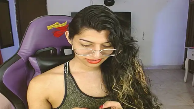 Snapshot of engielphoenis14 chatting on 11, 1, 2026 engielphoenis14 online show from 11, 1, 2026