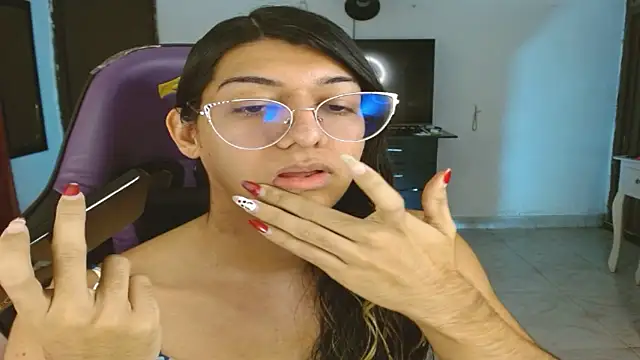 Snapshot of engielphoenis14 chatting on 13, 1, 2026 engielphoenis14 online show from 13, 1, 2026