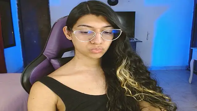 Snapshot of engielphoenis14 chatting on 14, 1, 2026 engielphoenis14 online show from 14, 1, 2026