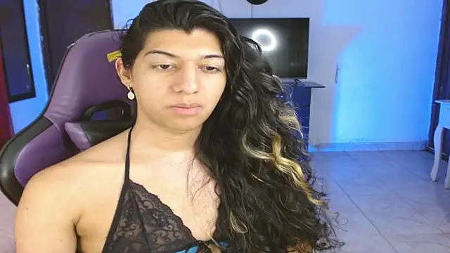 Snapshot of engielphoenis14 chatting on 5, 2, 2026 engielphoenis14 online show from 5, 2, 2026